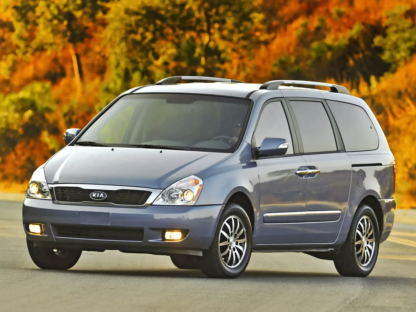 Фото автомобиля Kia Sedona II Рестайлинг для подбора размеров колес, шин и дисков
