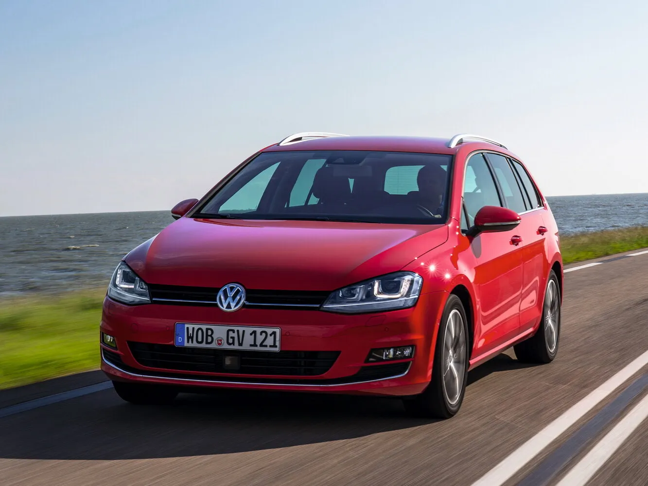 Фото автомобиля Volkswagen Golf VII 6-speed 1.6d MT (110 Л.с.) — заводские размеры шин, ширина дисков, вылет ET и давление в колесах