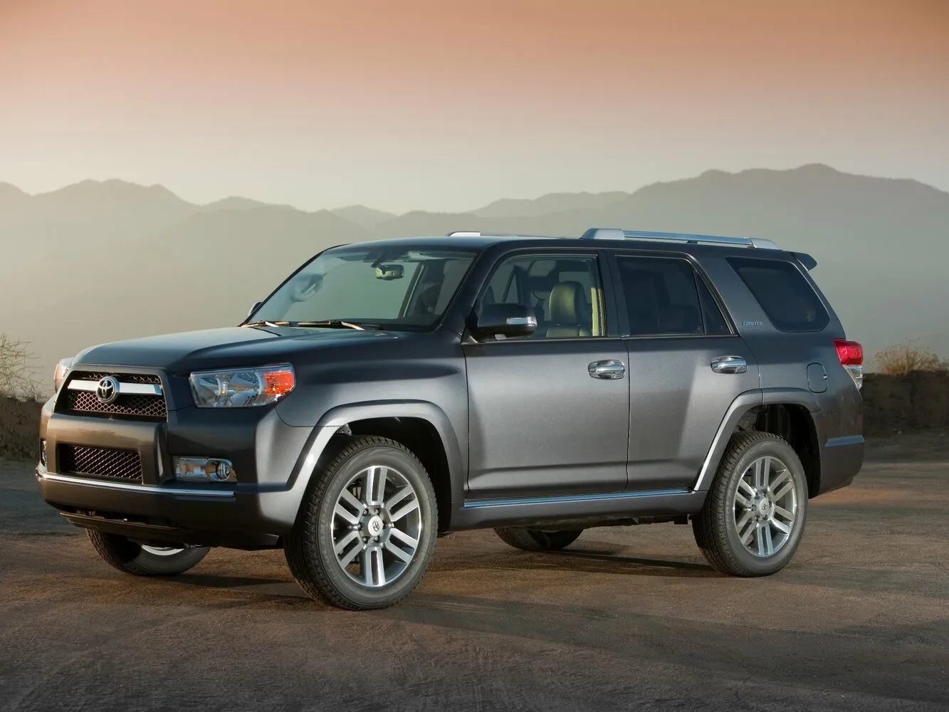 Фото автомобиля Toyota 4Runner V для подбора размеров колес, шин и дисков