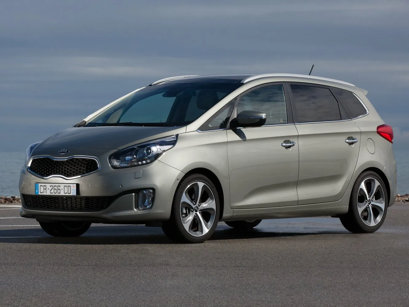 Фото автомобиля Kia Carens III (RP) для подбора размеров колес, шин и дисков
