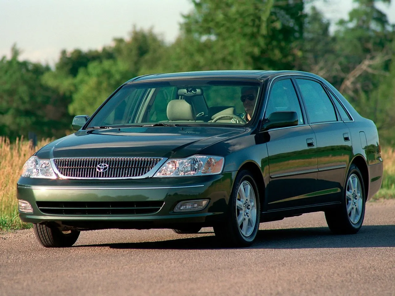 Фото автомобиля Toyota Avalon II для подбора размеров колес, шин и дисков