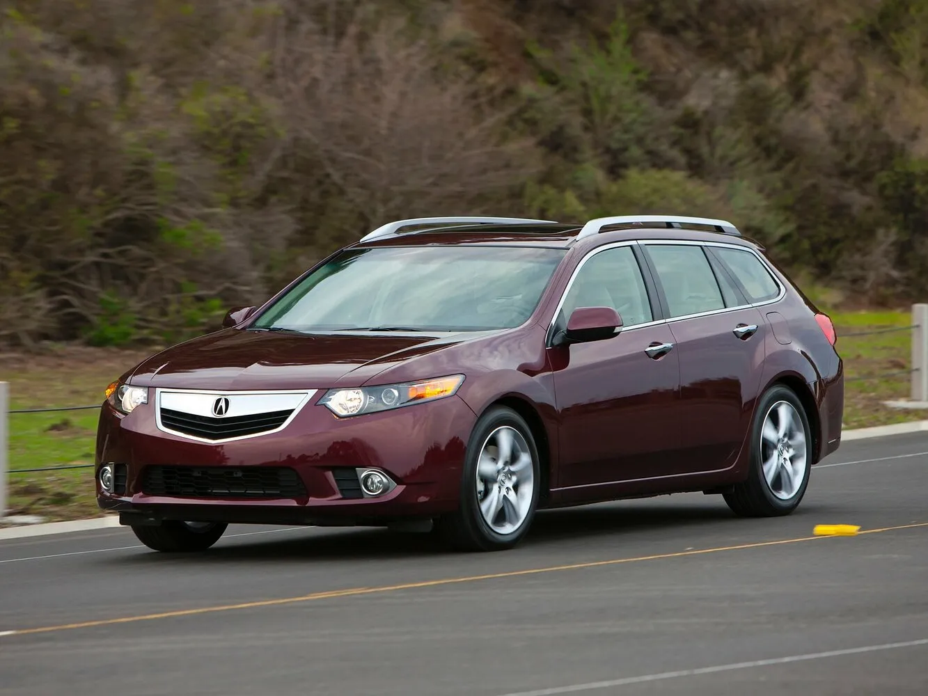Фото автомобиля Acura TSX II (2008–2014) 2.4 AT (201 Л.с.) wagon 5 doors — параметры разболтовки, сверловка дисков, DIA и крепеж