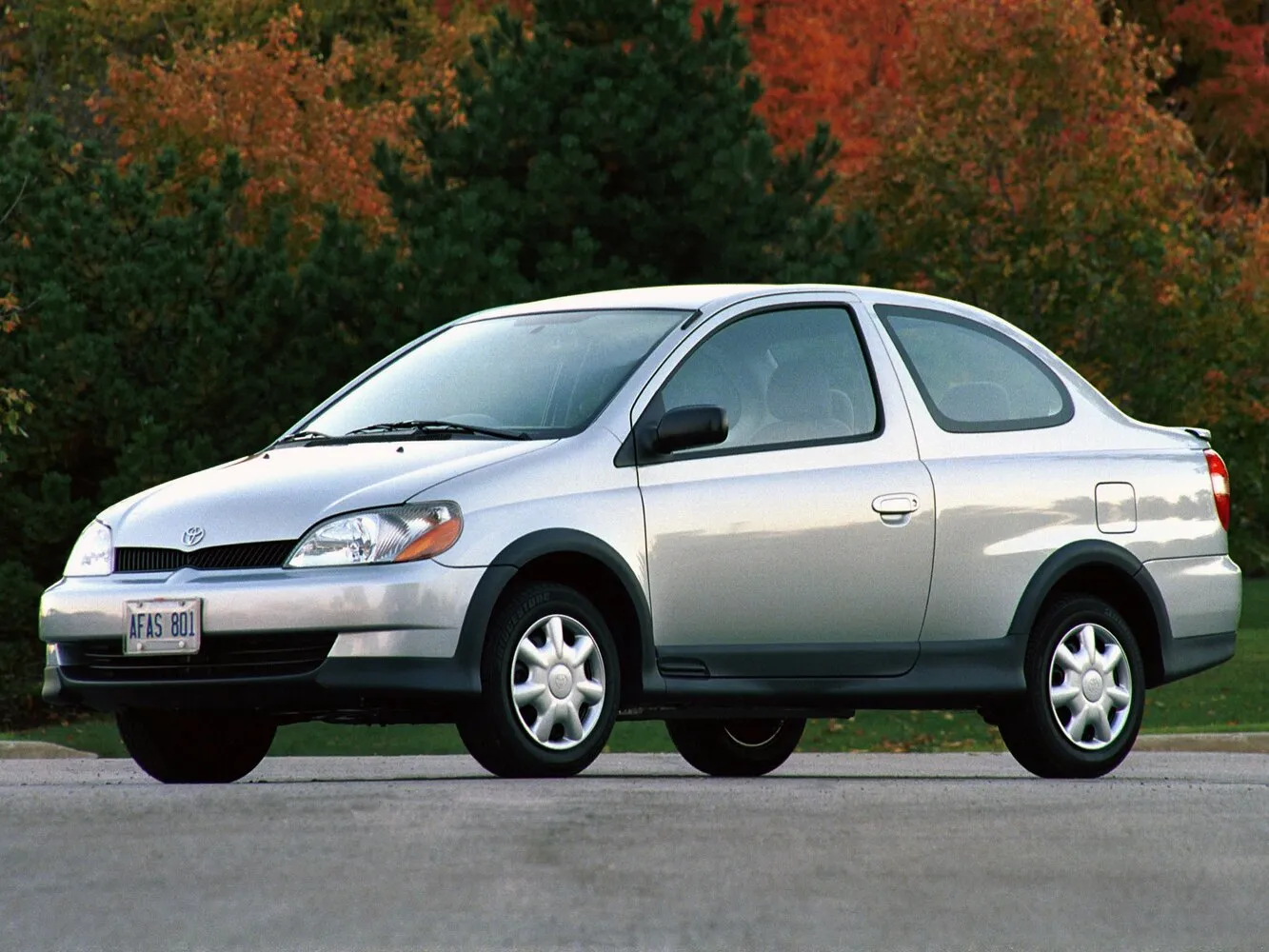 Фото автомобиля Toyota Echo 1.5 MT (110 Л.с.) — параметры разболтовки, сверловка дисков, DIA и крепеж