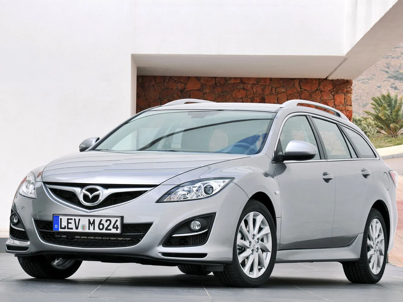 Фото автомобиля Mazda 6 II (GH) Рестайлинг для подбора размеров колес, шин и дисков