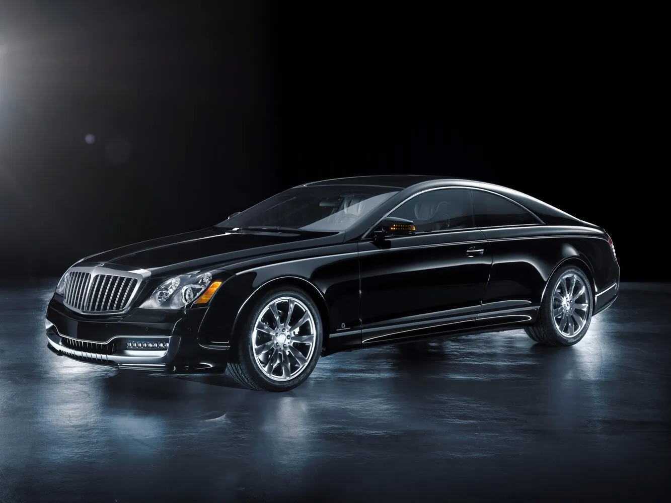 Фото автомобиля Maybach 57 I Рестайлинг для подбора размеров колес, шин и дисков