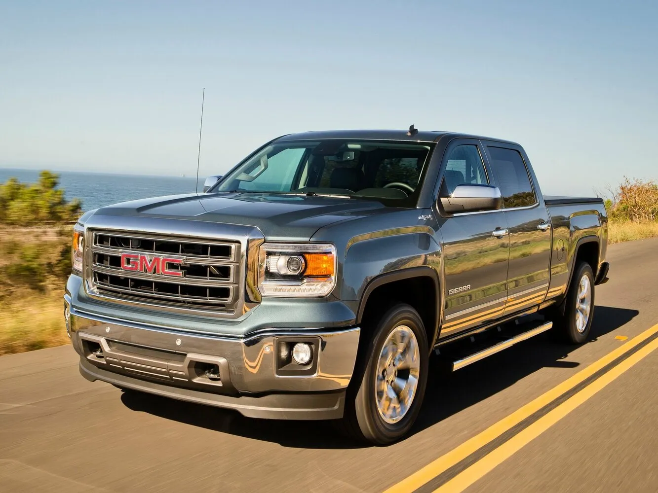Фото автомобиля GMC Sierra III (K2XX) (2013–2015) Crew Cab 5.3 AT (355 Л.с.) pickup two — заводские размеры шин, ширина дисков, вылет ET и давление в колесах