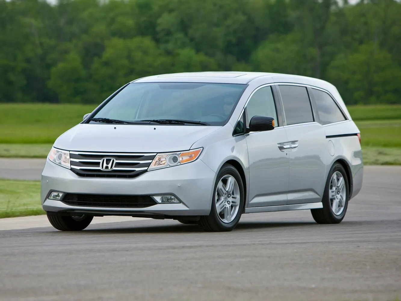 Фото автомобиля Honda Odyssey (North America) IV для подбора размеров колес, шин и дисков