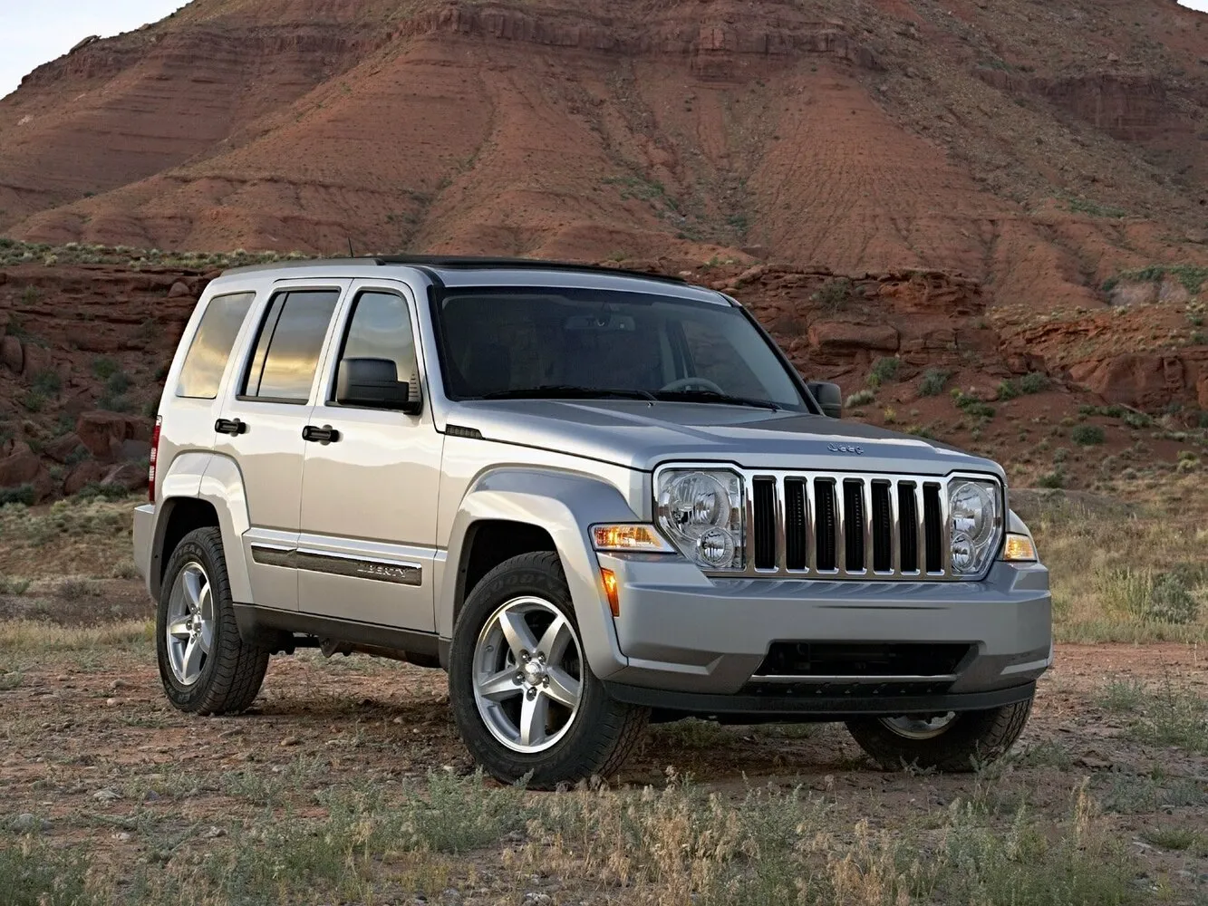 Фото автомобиля Jeep Liberty (North America) II для подбора размеров колес, шин и дисков