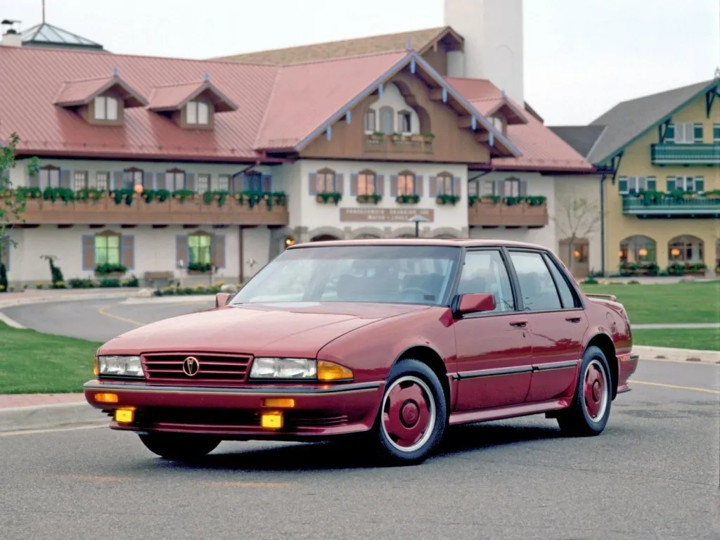 Фото автомобиля Pontiac Bonneville VIII для подбора размеров колес, шин и дисков