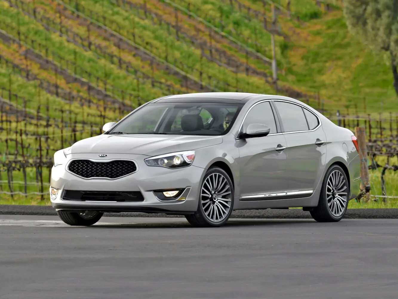 Фото автомобиля Kia Cadenza I Рестайлинг для подбора размеров колес, шин и дисков