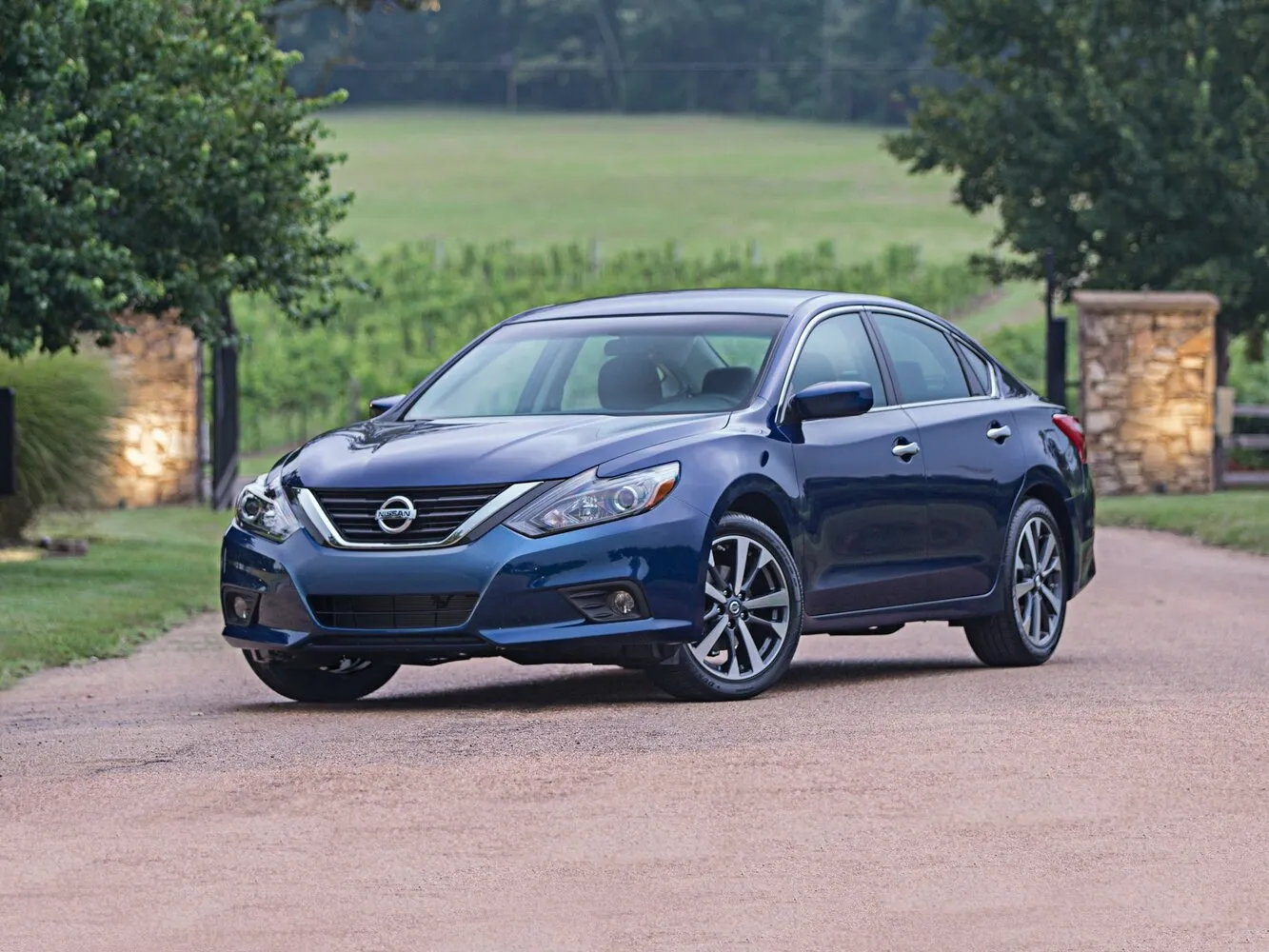 Фото автомобиля Nissan Altima V (L33) Рестайлинг для подбора размеров колес, шин и дисков