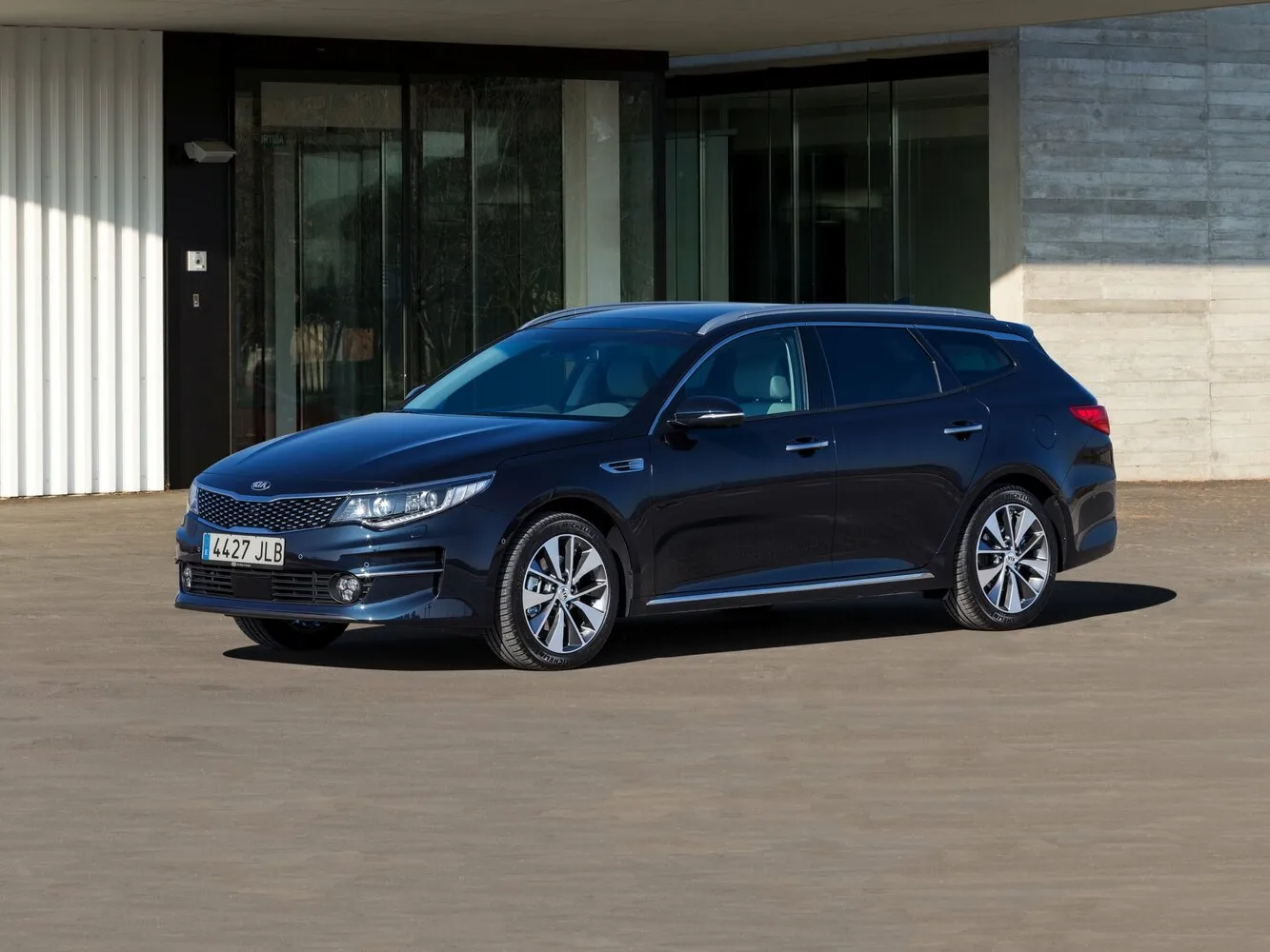 Фото автомобиля Kia Optima IV для подбора размеров колес, шин и дисков