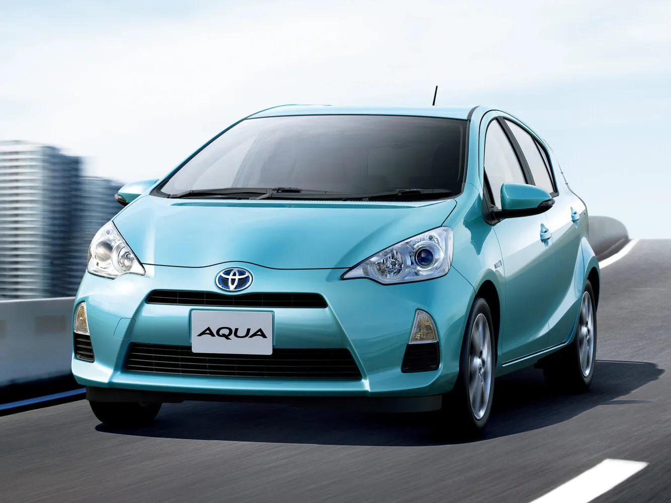 Фото автомобиля Toyota Aqua I для подбора размеров колес, шин и дисков