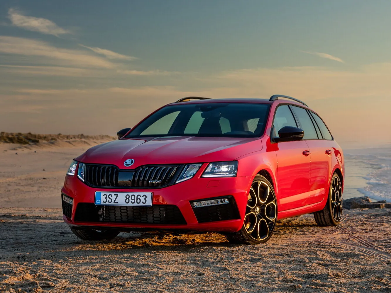 Фото автомобиля Skoda Octavia RS III Рестайлинг 2.0d AMT (184 Л.с.) — заводские размеры шин, ширина дисков, вылет ET и давление в колесах