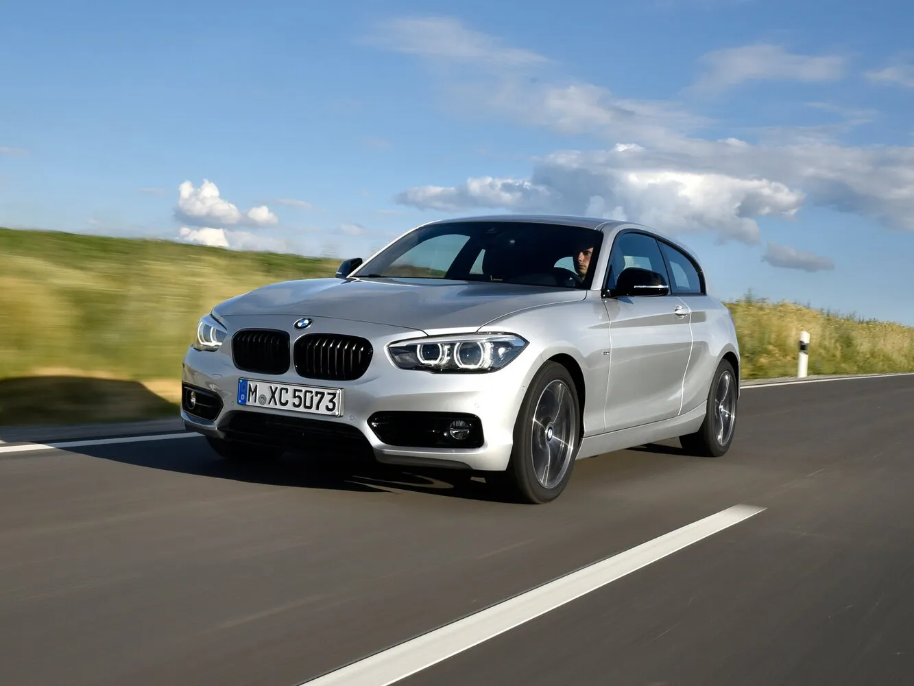 Фото автомобиля BMW 1 серии II (F20/F21) Рестайлинг 2 для подбора размеров колес, шин и дисков
