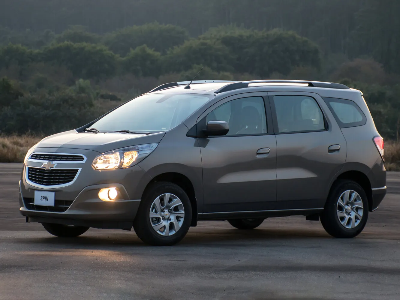 Фото автомобиля Chevrolet Spin I для подбора размеров колес, шин и дисков