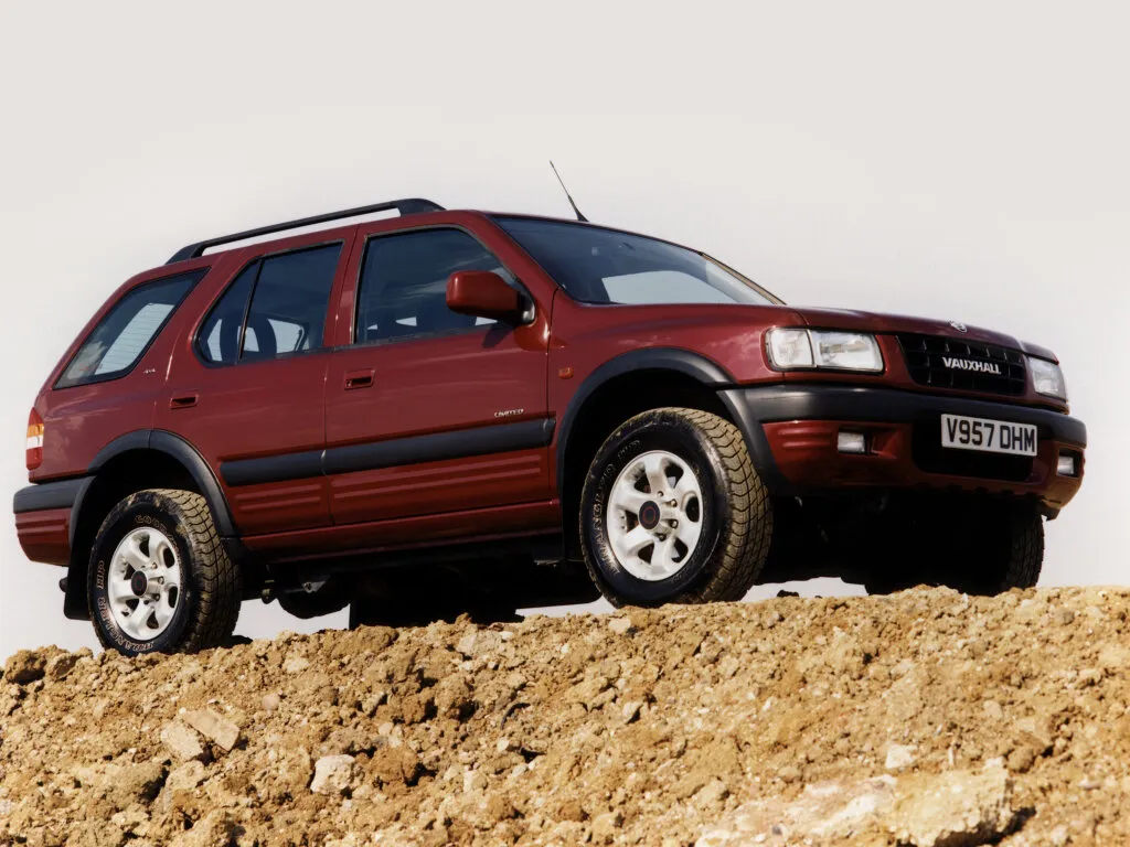 Фото автомобиля Vauxhall Frontera B 3.2 AT (205 л.с.) 4WD — заводские размеры шин, ширина дисков, вылет ET и давление в колесах