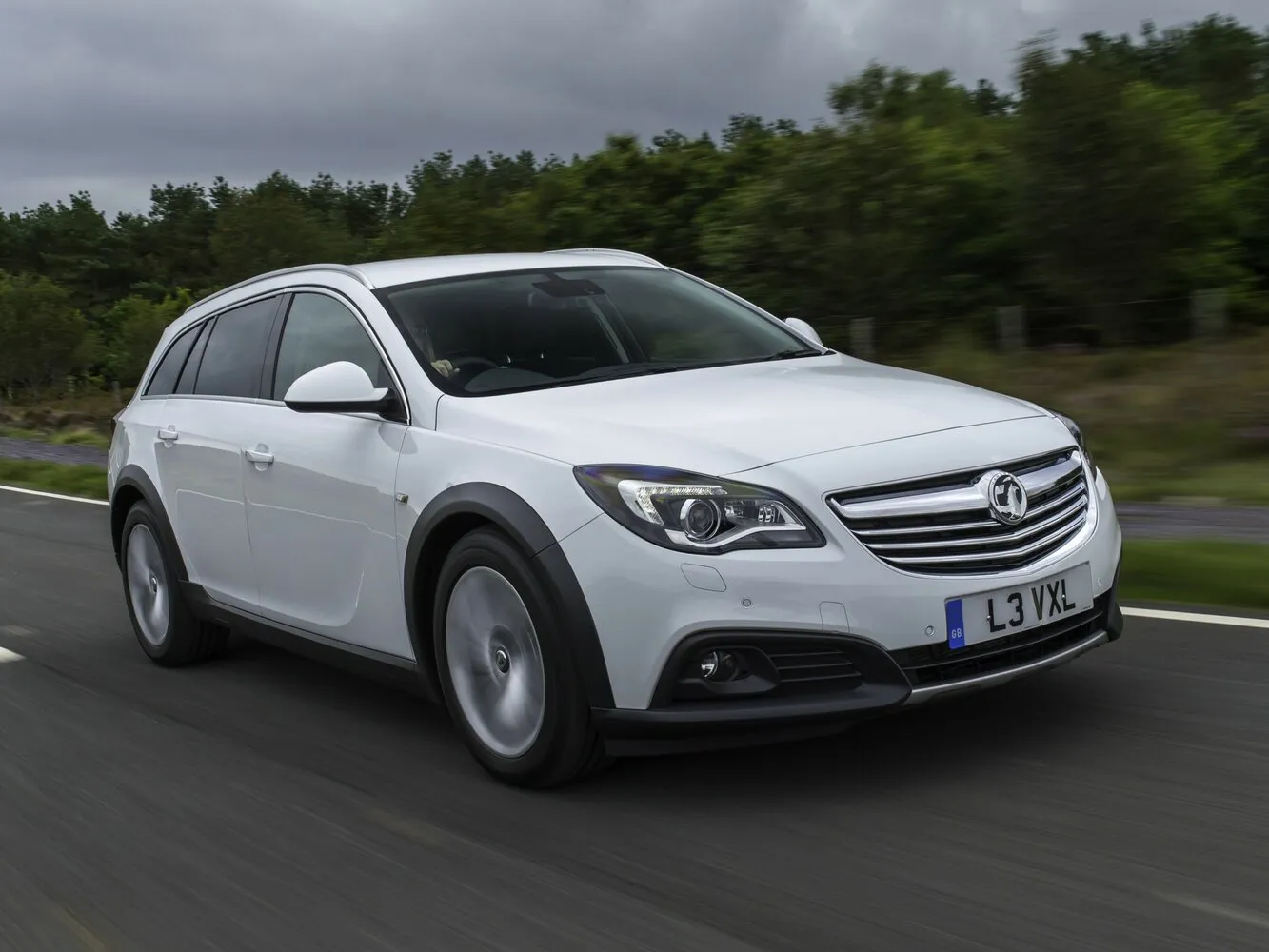 Фото автомобиля Vauxhall Insignia I Рестайлинг Country Tourer 1.6d MT (136 Л.с.) — заводские размеры шин, ширина дисков, вылет ET и давление в колесах