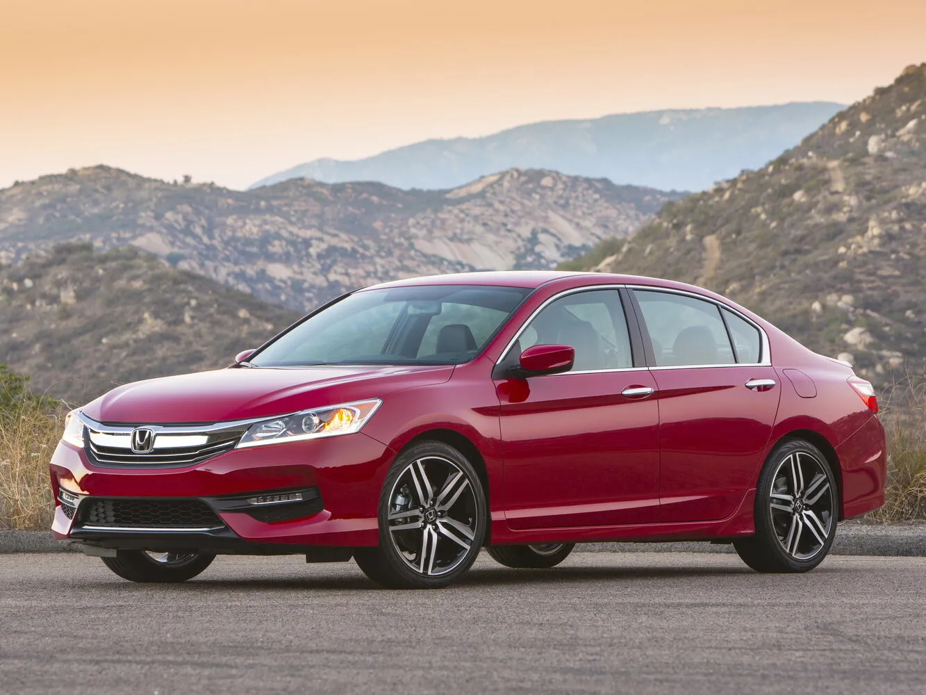Фото автомобиля Honda Accord IX Рестайлинг 2.4 MT (192 Л.с.) — параметры разболтовки, сверловка дисков, DIA и крепеж