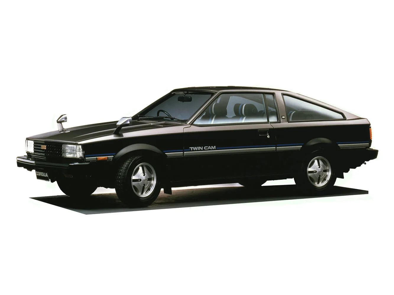 Фото автомобиля Toyota Corolla Levin III (TE71) для подбора размеров колес, шин и дисков