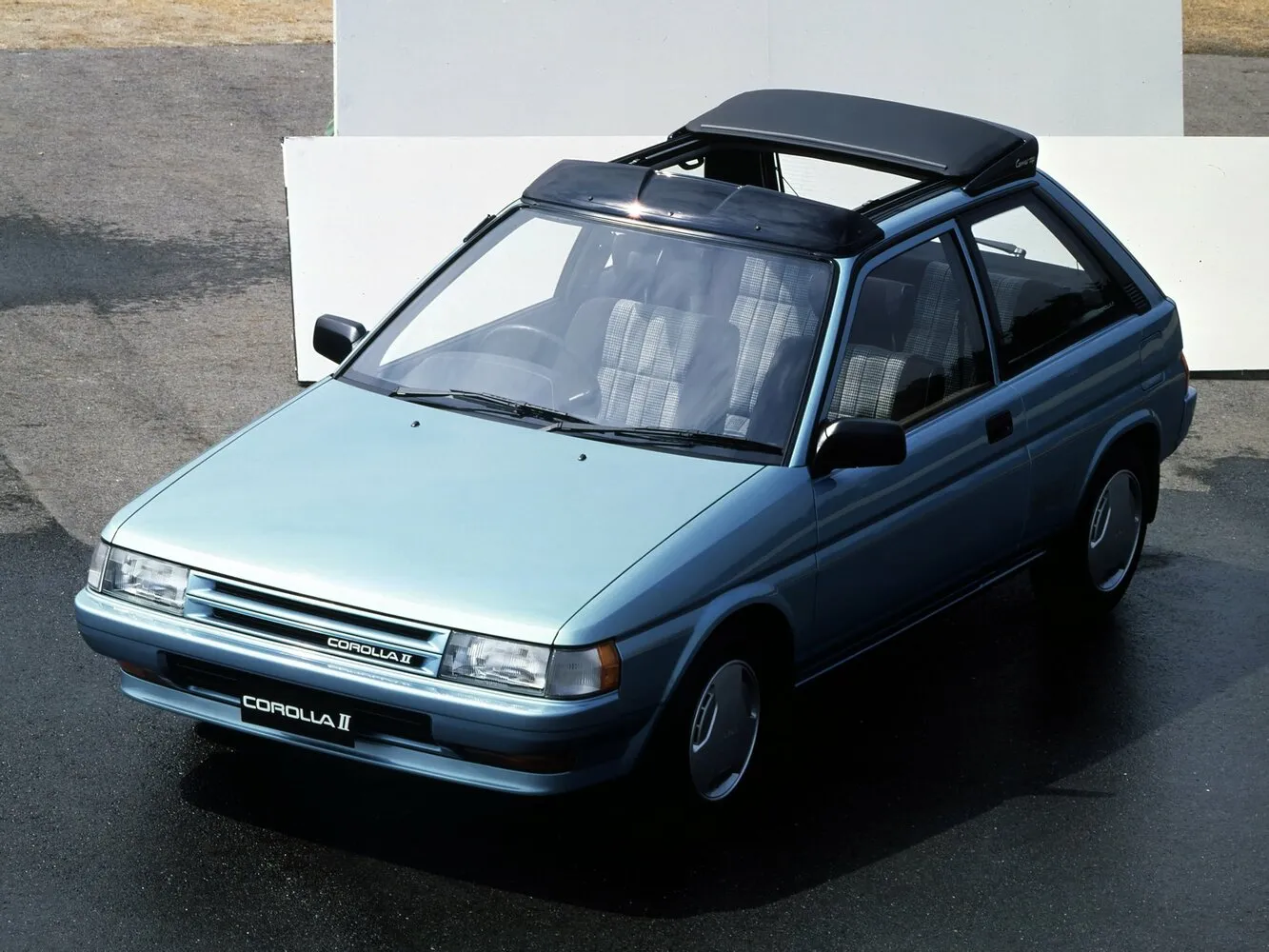 Фото автомобиля Toyota Corolla II III (L30) для подбора размеров колес, шин и дисков