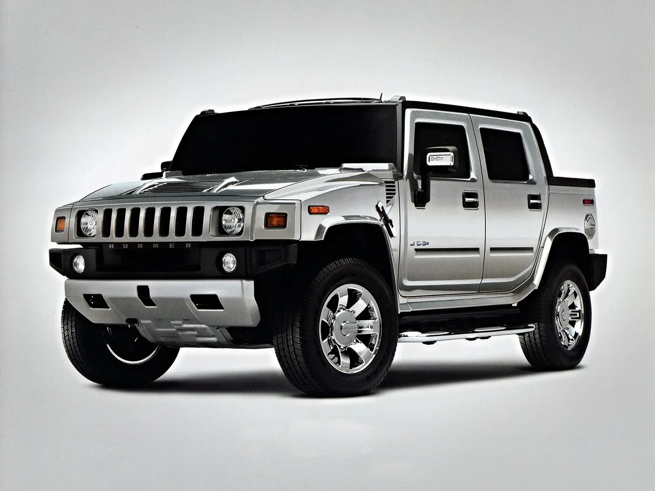 Фото автомобиля Hummer H2 I Рестайлинг (2007–2009) 6.2 AT (393 л.с.) 4WD pickup two — параметры разболтовки, сверловка дисков, DIA и крепеж