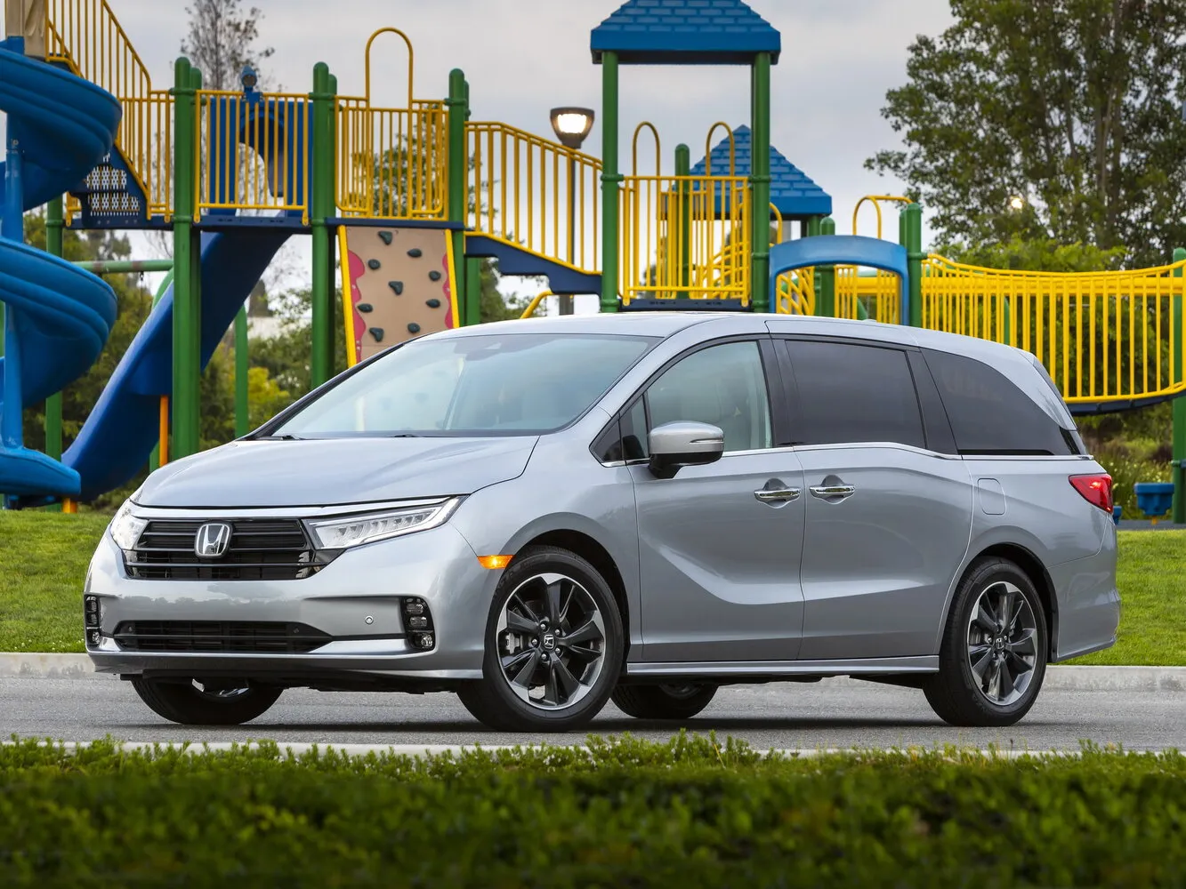 Фото автомобиля Honda Odyssey (North America) V Рестайлинг для подбора размеров колес, шин и дисков