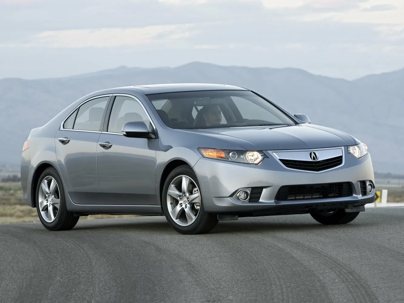 Фото автомобиля Acura TSX II для подбора размеров колес, шин и дисков
