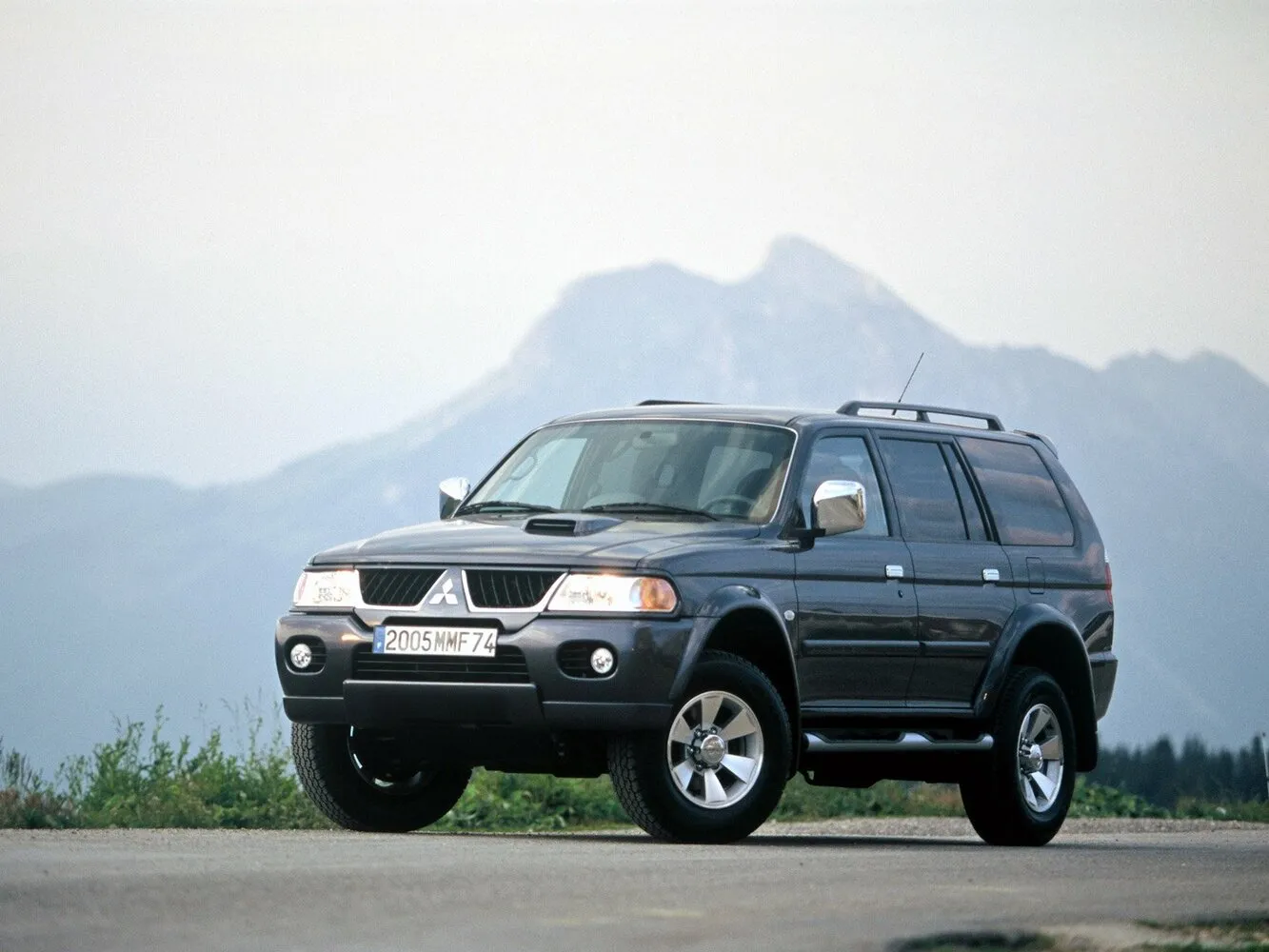 Фото автомобиля Mitsubishi Pajero Sport I Рестайлинг для подбора размеров колес, шин и дисков