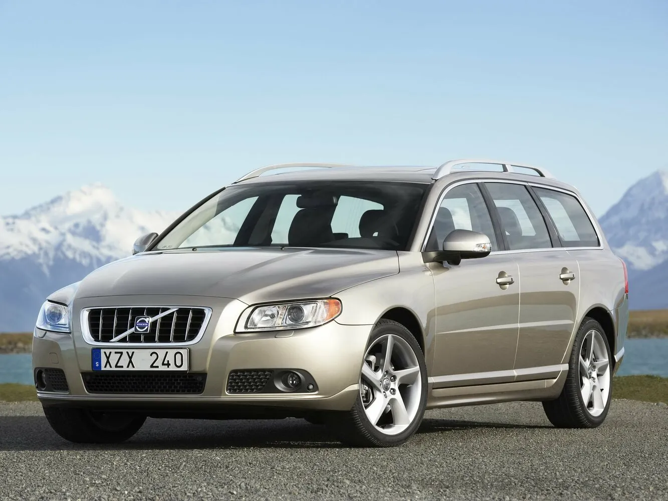 Фото автомобиля Volvo V70 III для подбора размеров колес, шин и дисков