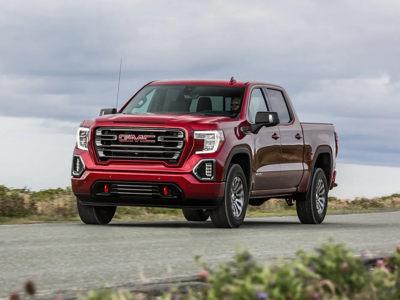 Фото автомобиля GMC Sierra IV (2018–2022) Crew Cab 4.3 AT (285 л.с.) 4WD pickup two — заводские размеры шин, ширина дисков, вылет ET и давление в колесах