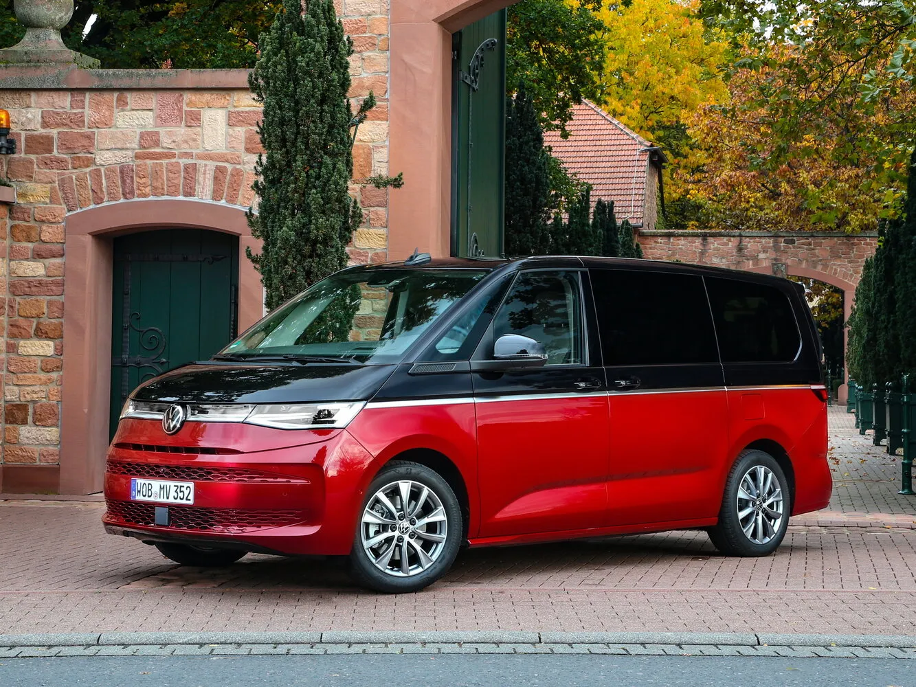 Фото автомобиля Volkswagen Multivan T7 Long 1.4hyb AMT (218 Л.с.) — параметры разболтовки, сверловка дисков, DIA и крепеж