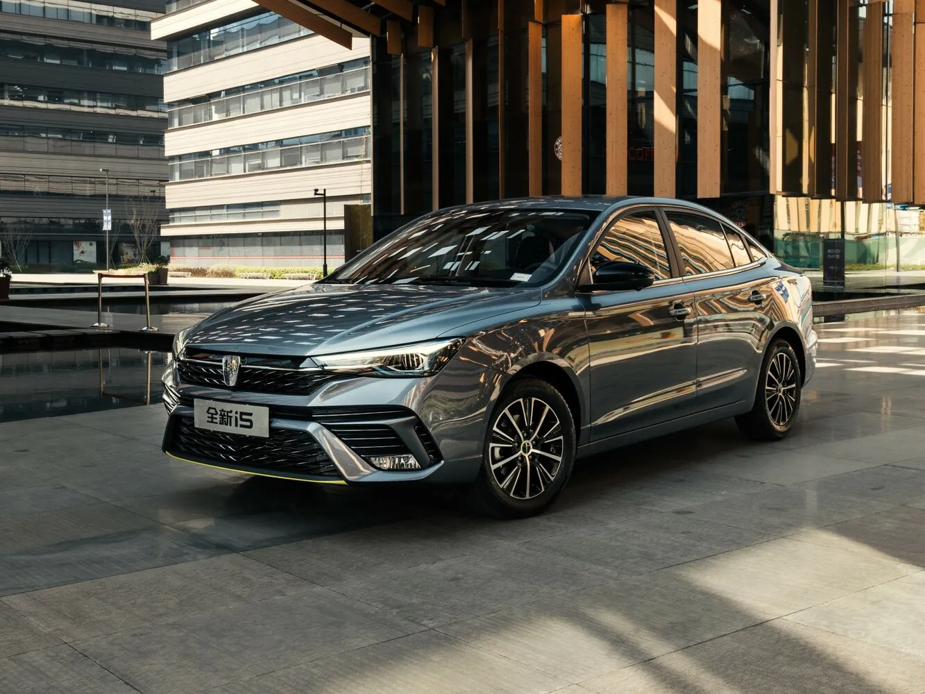 Фото автомобиля Roewe i5 I Рестайлинг для подбора размеров колес, шин и дисков