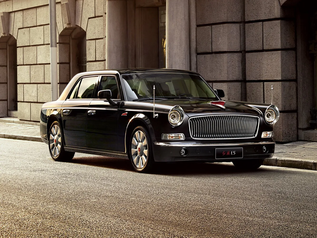 Фото автомобиля Hongqi L5 I для подбора размеров колес, шин и дисков