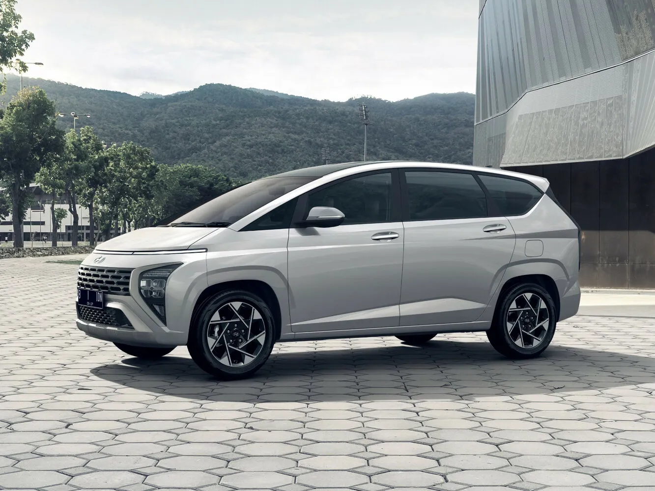 Фото автомобиля Hyundai Stargazer I для подбора размеров колес, шин и дисков