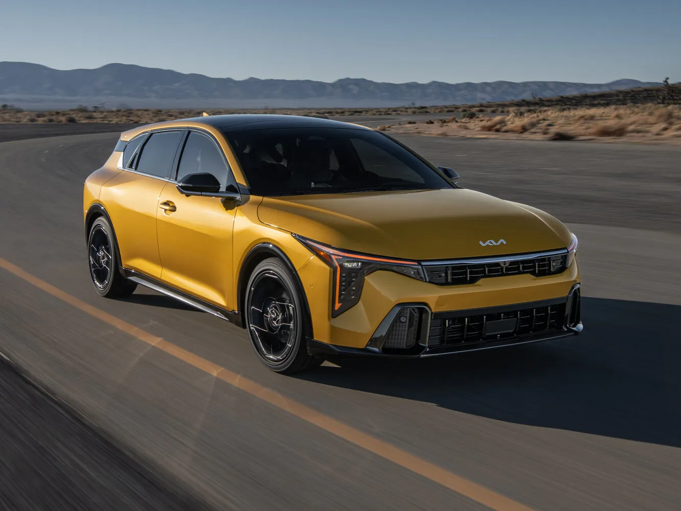 Фото автомобиля Kia K4 Базовое поколение для подбора размеров колес, шин и дисков