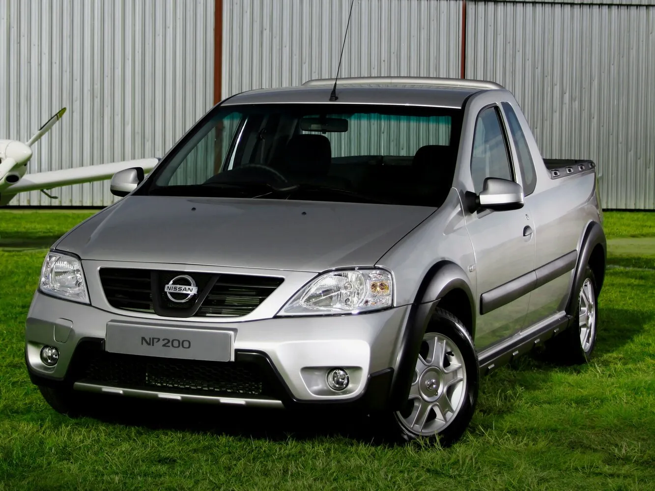 Фото автомобиля Nissan NP200 Базовое поколение для подбора размеров колес, шин и дисков