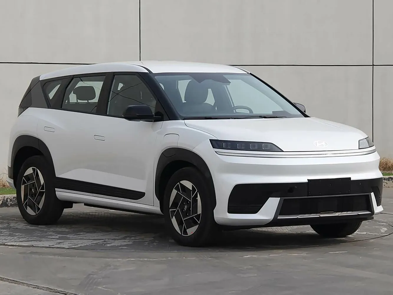 Фото автомобиля Hyundai Elexio Базовое поколение для подбора размеров колес, шин и дисков
