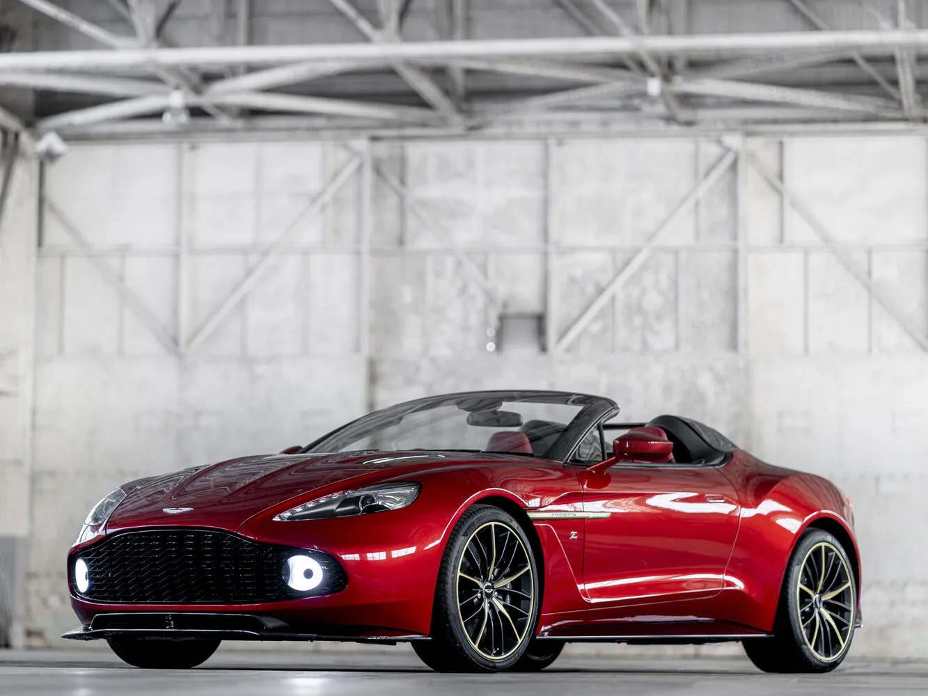 Фото автомобиля Aston Martin Vanquish Zagato II (2016–2018) Speedster 5.9 AT (604 Л.с.) — параметры разболтовки, сверловка дисков, DIA и крепеж