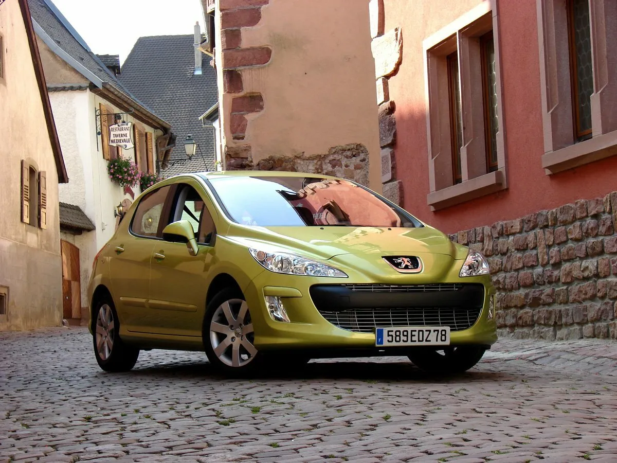 Фото автомобиля Peugeot 308 I 2.0d AT (136 Л.с.) — параметры разболтовки, сверловка дисков, DIA и крепеж