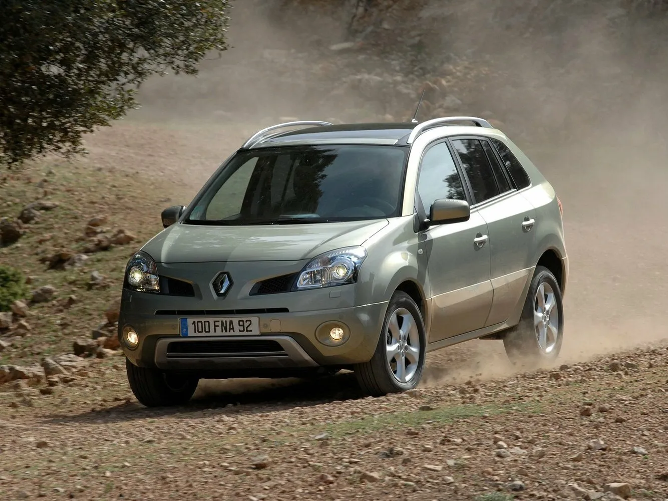 Фото автомобиля Renault Koleos I для подбора размеров колес, шин и дисков