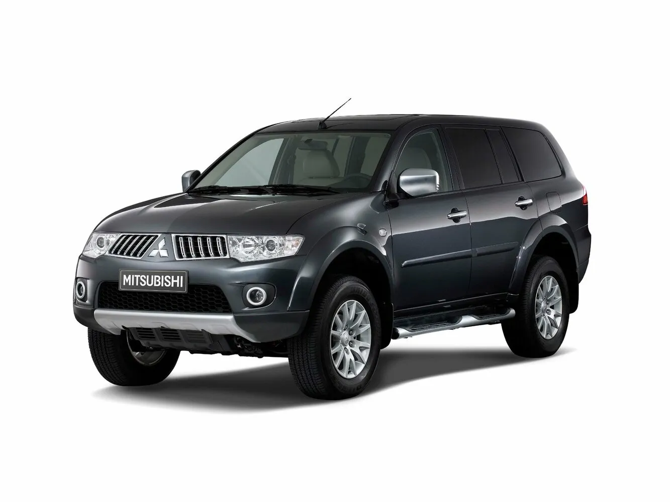 Фото автомобиля Mitsubishi Pajero Sport II для подбора размеров колес, шин и дисков