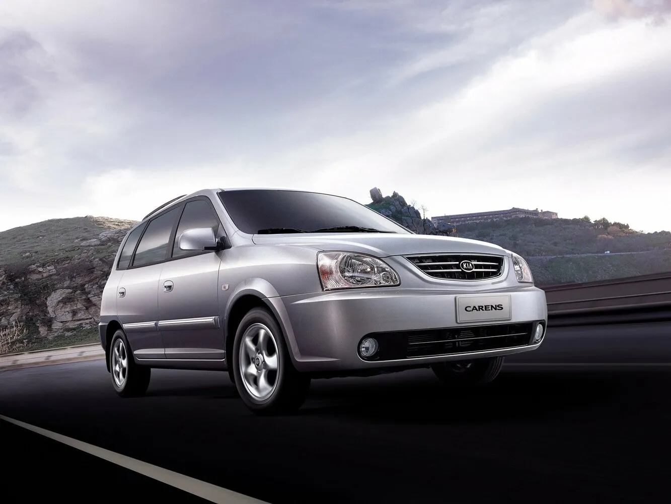 Фото автомобиля Kia Carens I (RS) Рестайлинг для подбора размеров колес, шин и дисков