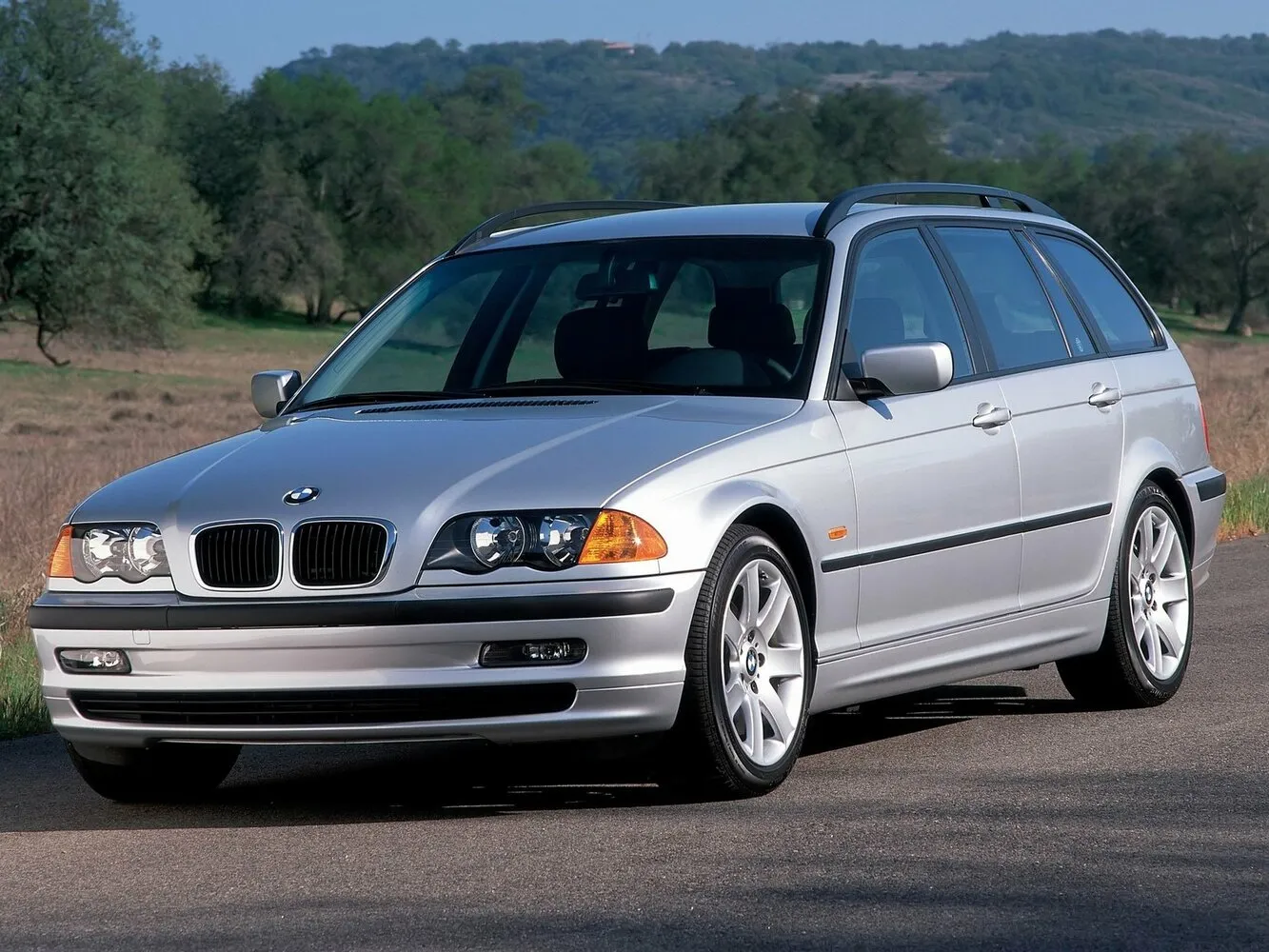 Фото автомобиля BMW 3 серии IV (E46) 330d 3.0d AT (184 Л.с.) — заводские размеры шин, ширина дисков, вылет ET и давление в колесах