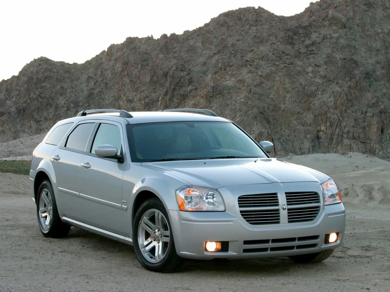 Фото автомобиля Dodge Magnum II для подбора размеров колес, шин и дисков