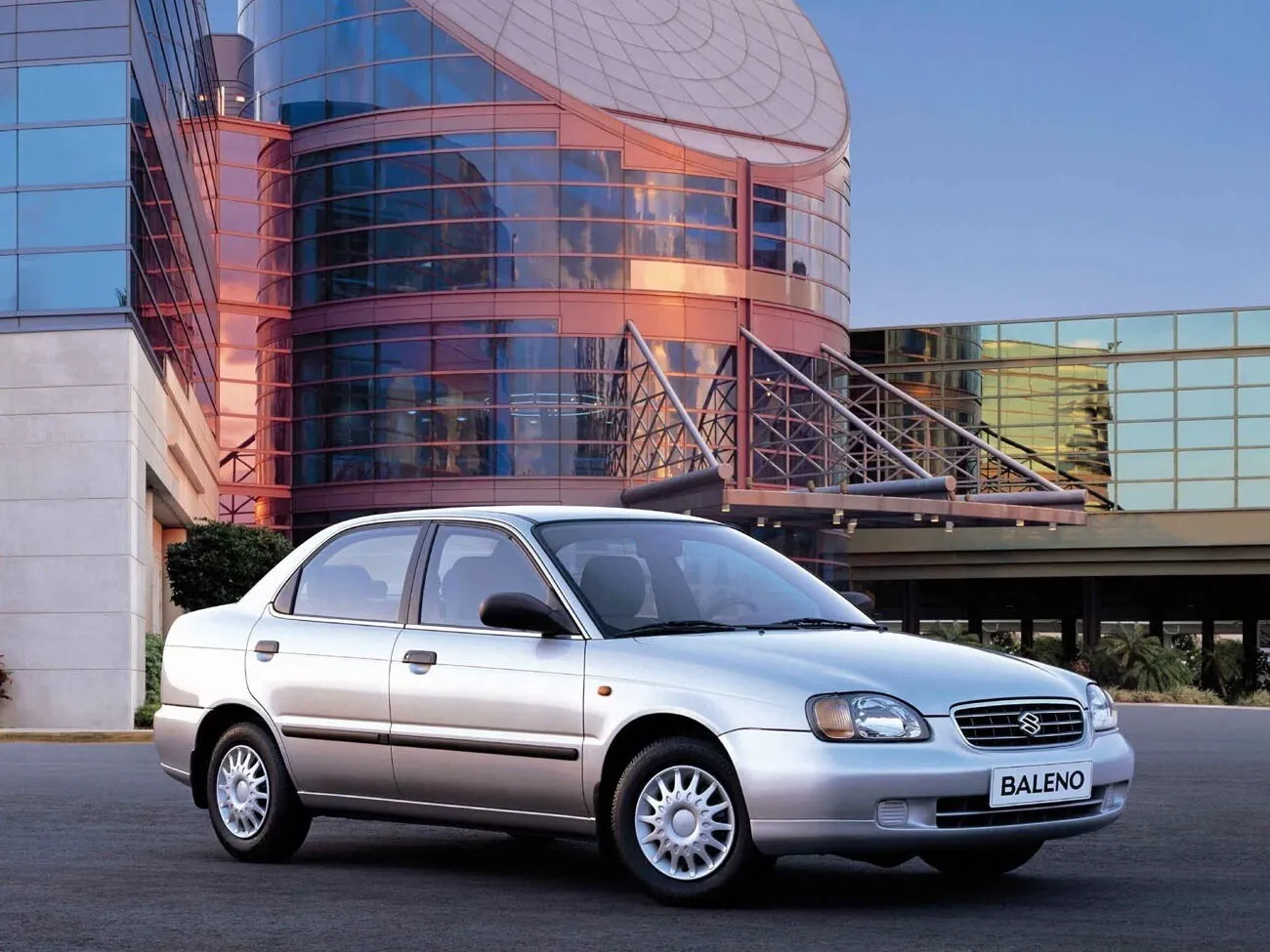Фото автомобиля Suzuki Baleno I для подбора размеров колес, шин и дисков