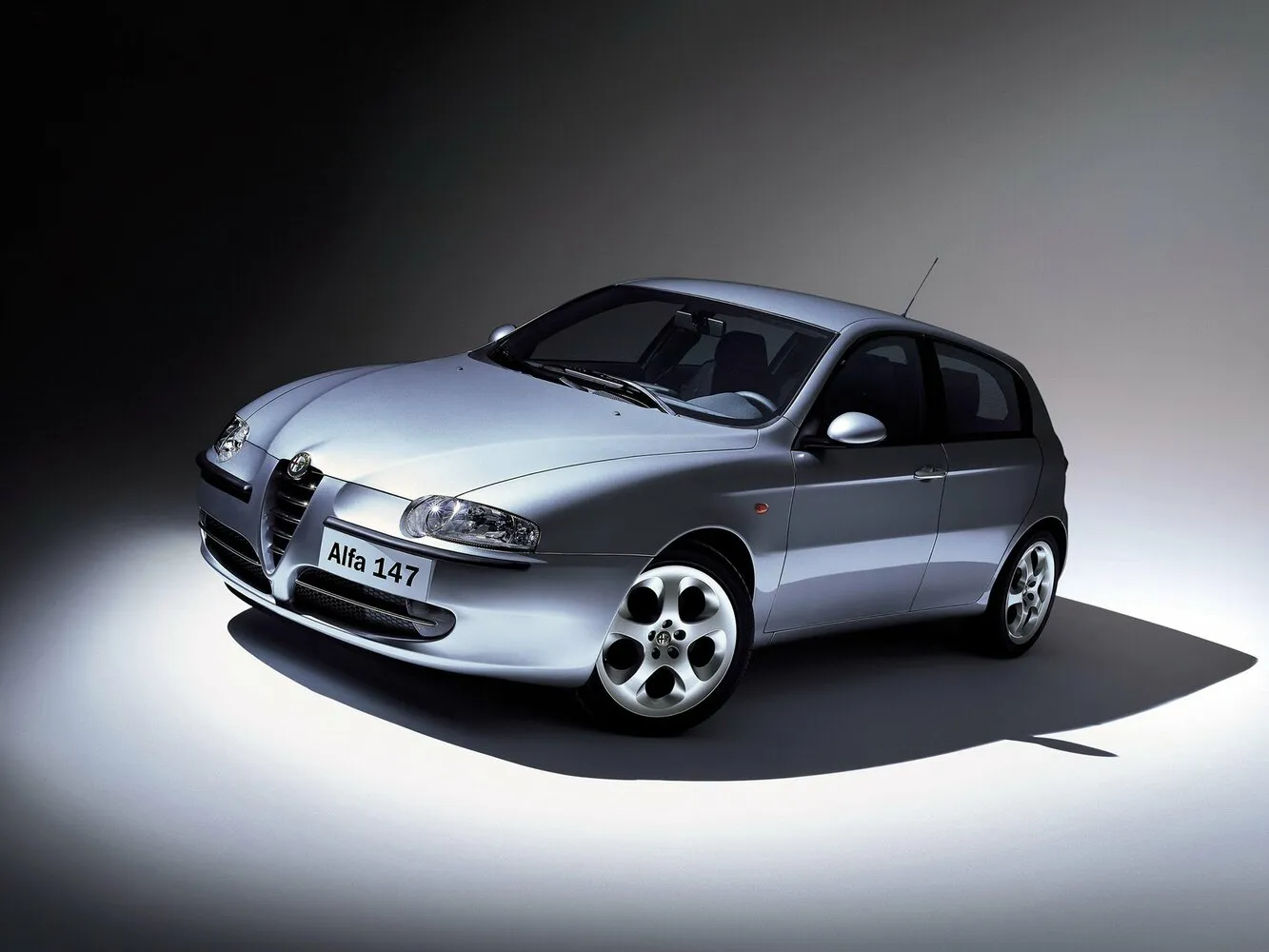 Фото автомобиля Alfa Romeo 147 I для подбора размеров колес, шин и дисков