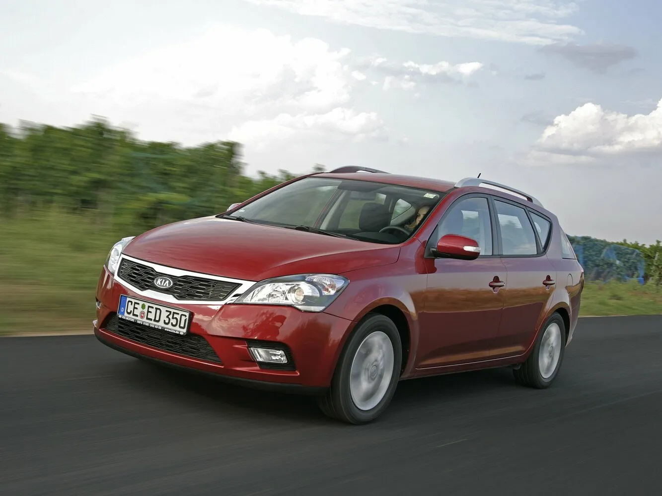 Фото автомобиля Kia Ceed I Рестайлинг 1.6d AT (116 Л.с.) — заводские размеры шин, ширина дисков, вылет ET и давление в колесах