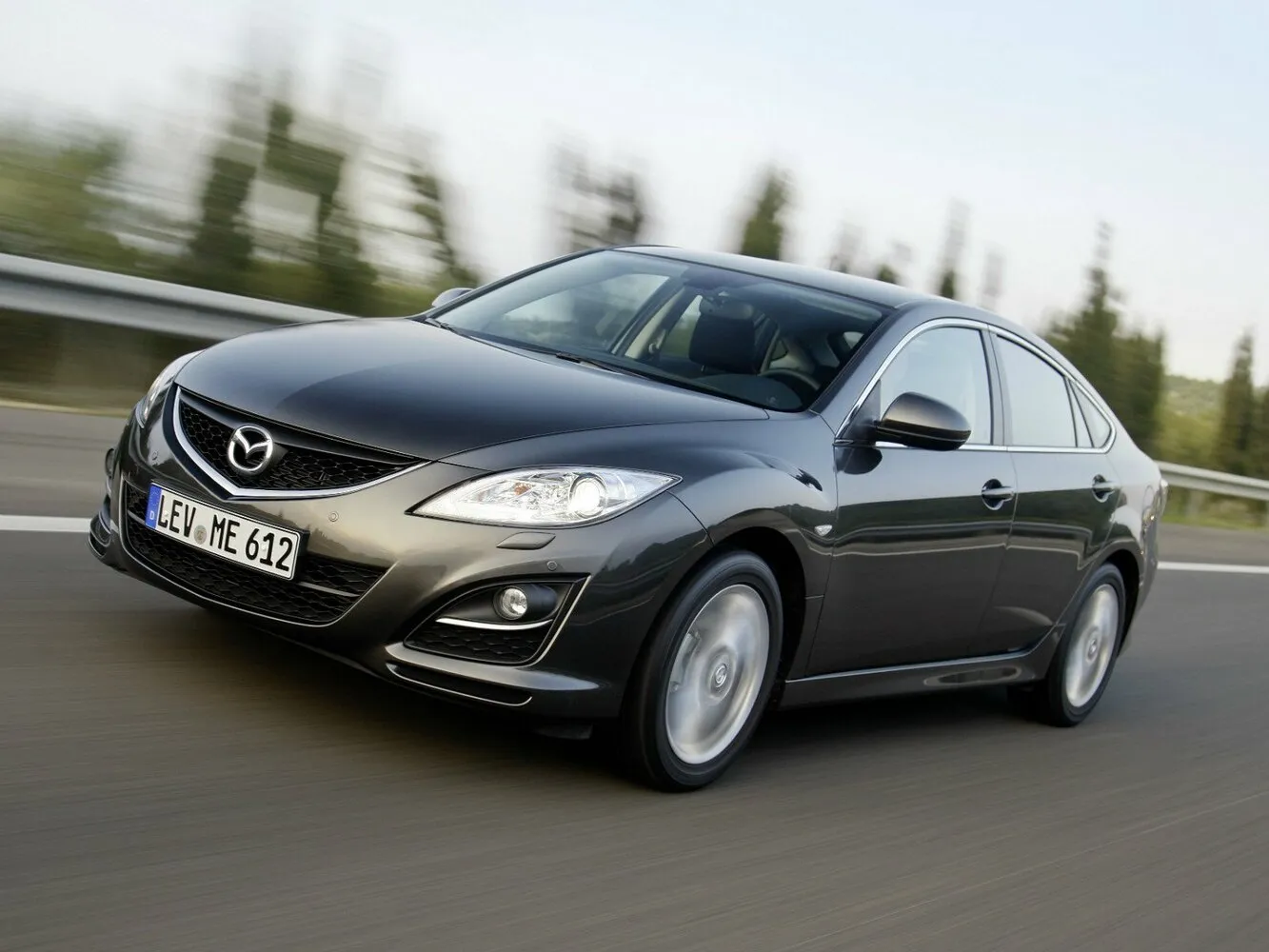 Фото автомобиля Mazda 6 II (GH) Рестайлинг 3.7 MT (273 Л.с.) — заводские размеры шин, ширина дисков, вылет ET и давление в колесах