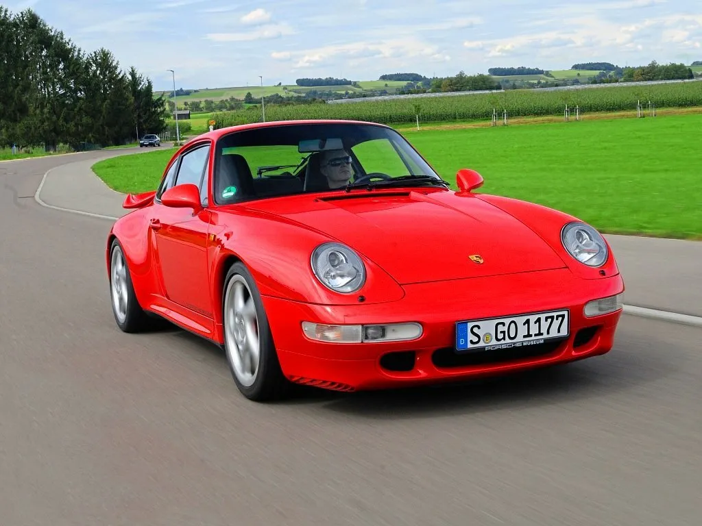 Фото автомобиля Porsche 911 IV (993) Carrera 3.6 AT (285 Л.с.) — заводские размеры шин, ширина дисков, вылет ET и давление в колесах
